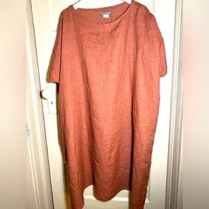 Artemesia linen dress with pockets.